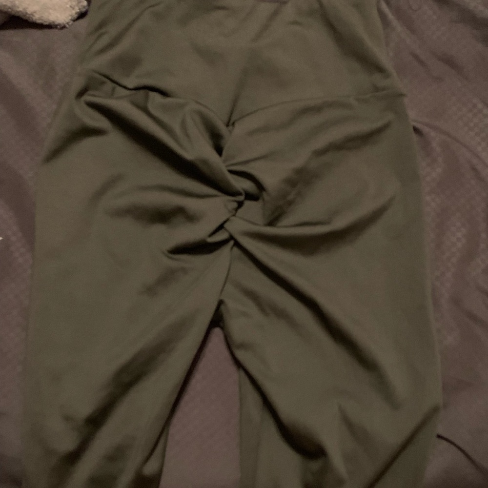 Scrunch booty black leggings